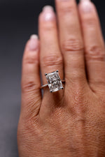 7 carat Radiant cut lab grown diamond ring IGI certified White Gold