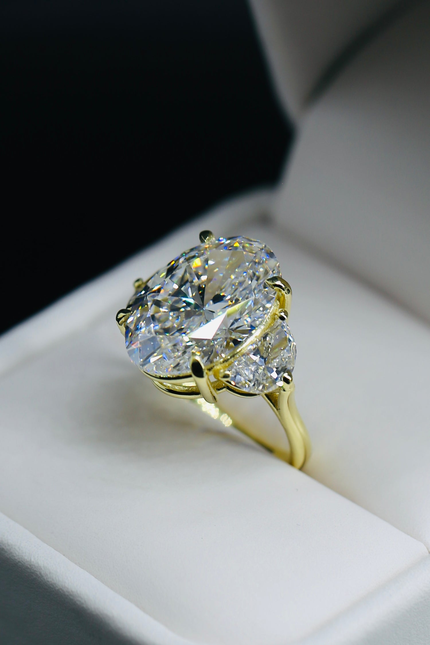 OvaLuna 11.07 Carat Lab grown Diamond Ring 18k Yellow Gold