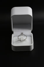 1 carat oval lab grown diamond White Gold (IGI certified)