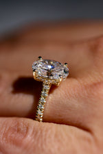 The Jane | 3 Carat IGI Certified Oval Brilliant CVD Lab Grown Diamond Ring | D VVS2 | 14K Yellow Gold
