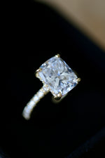 THE ZARAYA 4.58 Carat Elongated Cushion CVD Lab-Grown Diamond Ring – D VS1 – IGI Certified – 14K Yellow Gold