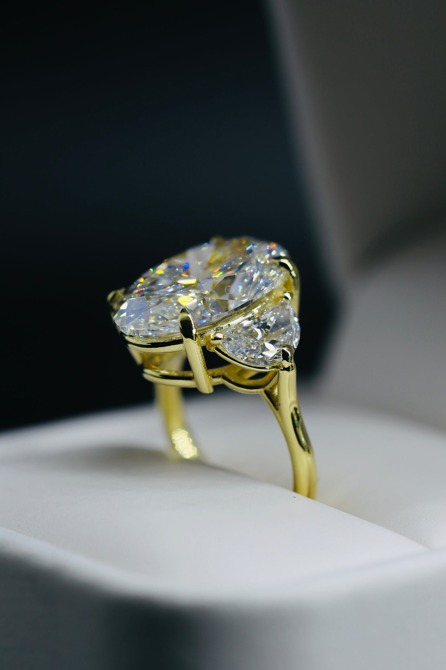 OvaLuna 11.07 Carat Lab grown Diamond Ring 18k Yellow Gold