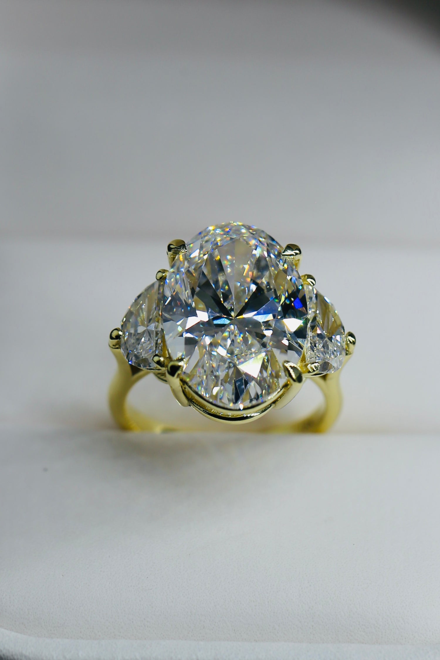 OvaLuna 11.07 Carat Lab grown Diamond Ring 18k Yellow Gold