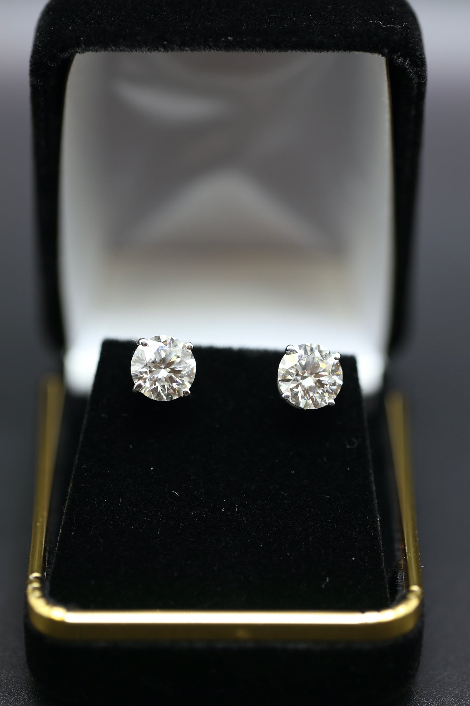 4.75 carat lab grown diamonds White gold Certified