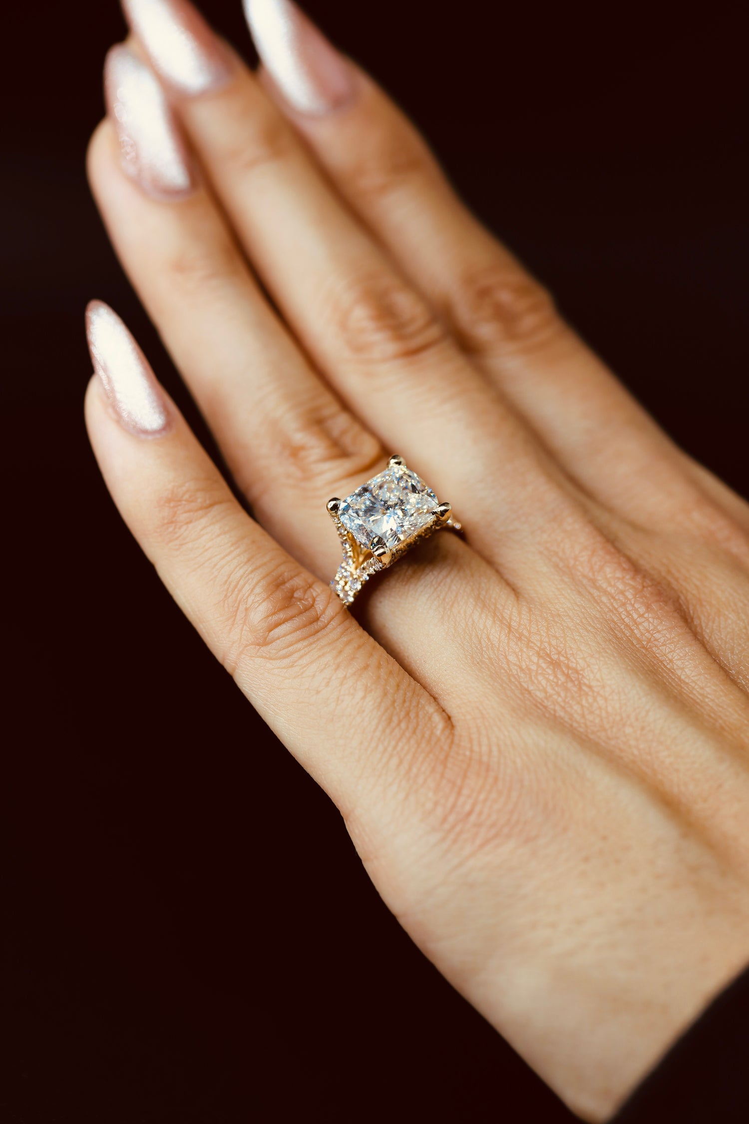 4.08 Carat cushion cut lab grown diamond Yellow gold (IGI certified)