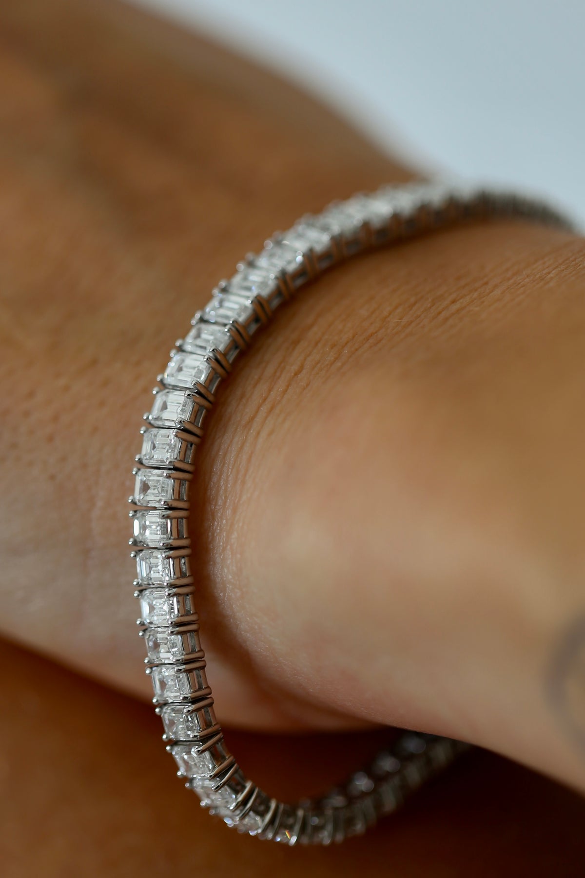 The Emerald Line | 15.58 Carat D/VVS2 Emerald Cut Lab Grown Diamond Tennis Bracelet | 14K White Gold