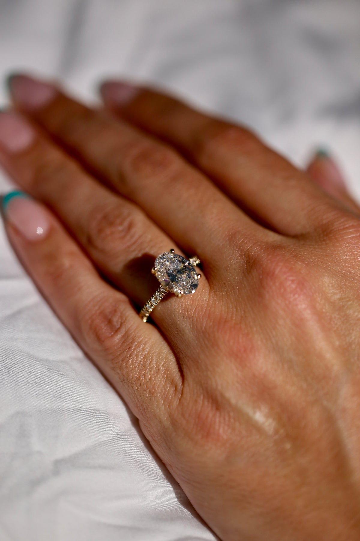 The Jane | 3 Carat IGI Certified Oval Brilliant CVD Lab Grown Diamond Ring | D VVS2 | 14K Yellow Gold