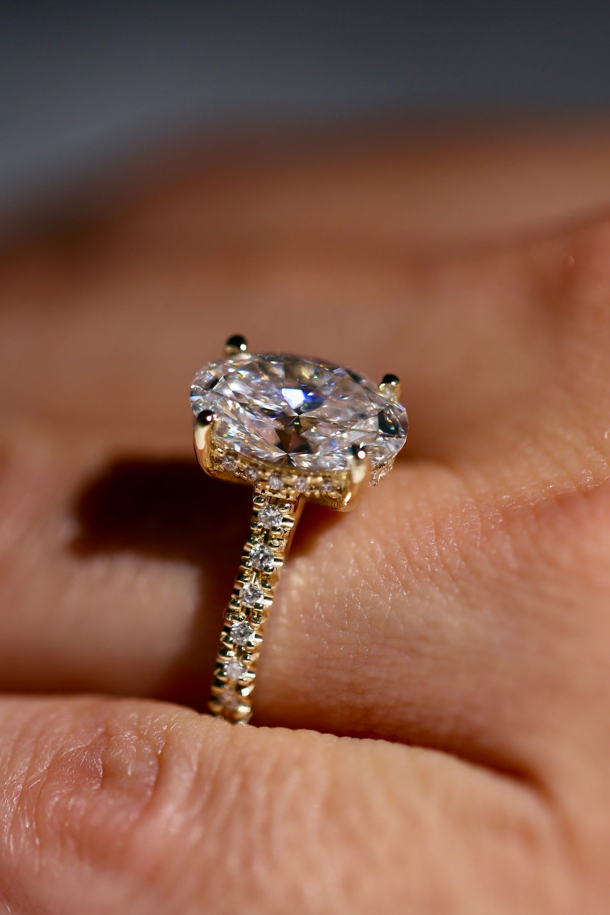 The Jane | 3 Carat IGI Certified Oval Brilliant CVD Lab Grown Diamond Ring | D VVS2 | 14K Yellow Gold