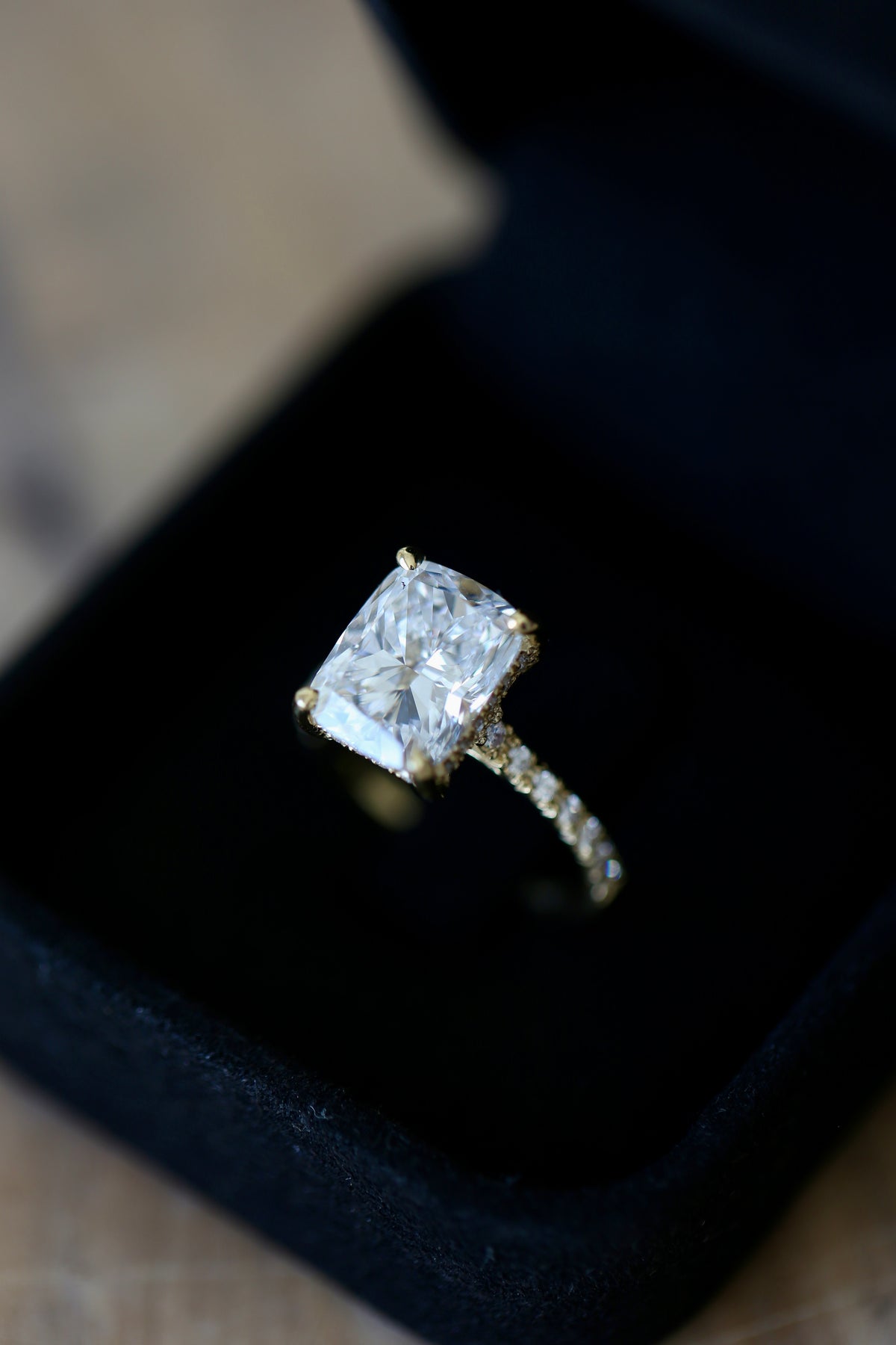 THE ZARAYA 4.58 Carat Elongated Cushion CVD Lab-Grown Diamond Ring – D VS1 – IGI Certified – 14K Yellow Gold